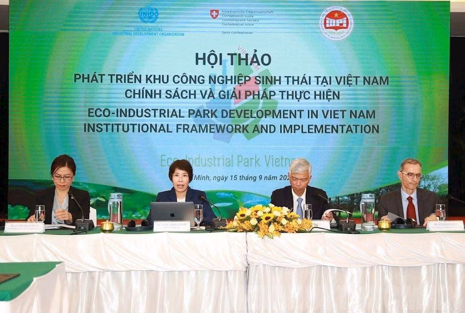 Đã có nhiều hội thảo tìm giải pháp phát triển khu công nghiệp sinh thái, bền vững.
