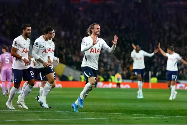 James Maddison mở tỷ số cho đội chủ nhà. (Ảnh: Tottenham Hotspur)