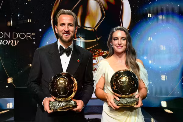 Harry Kane và Alexia Putellas nhận danh hiệu Quả bóng vàng nam và Quả bóng vàng nữ. (Ảnh: Ballondor.com)