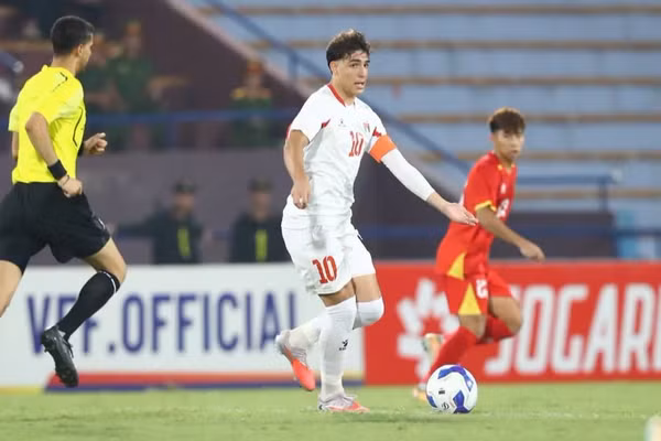 U20 Palestine (áo trắng) tận dụng cơ hội hiệu quả hơn. (Ảnh: VFF)