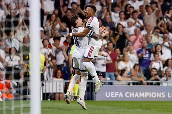 Kylian Mbappe ăn mừng bàn thắng cùng đồng đội. (Ảnh: Real Madrid)