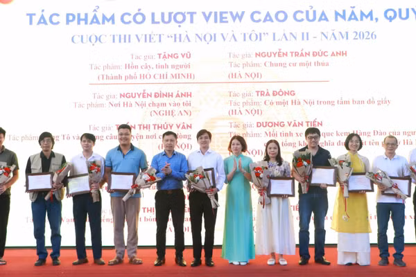 Cuộc thi viết “Hà Nội & Tôi” lần thứ II nhận được gần 300 tác phẩm dự thi thuộc nhiều thể loại. (Ảnh: ĐÌNH THẾ)
