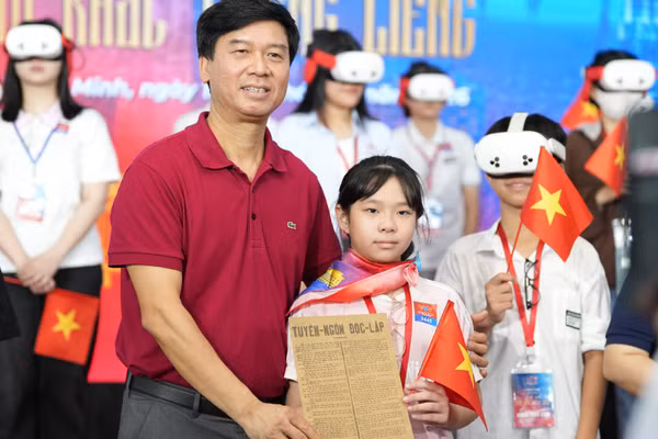 “Trở về thời khắc thiêng liêng” đưa công chúng, du khách bước vào không gian lịch sử của Quảng trường Ba Đình ngày 2/9/1945. (Ảnh: VOV)