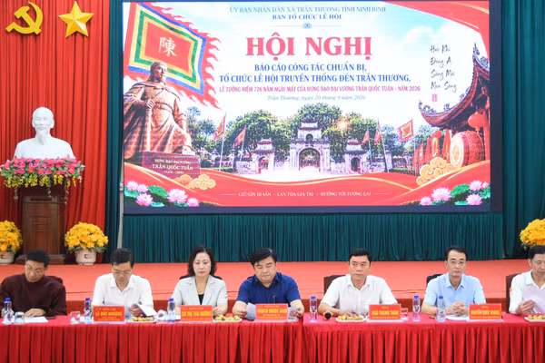 Hội nghị Báo cáo công tác chuẩn bị, tổ chức Lễ hội truyền thống Đền Trần Thương, Lễ tưởng niệm 726 năm Ngày mất của Hưng Đạo đại vương Trần Quốc Tuấn. (Ảnh: THÀNH CÔNG)