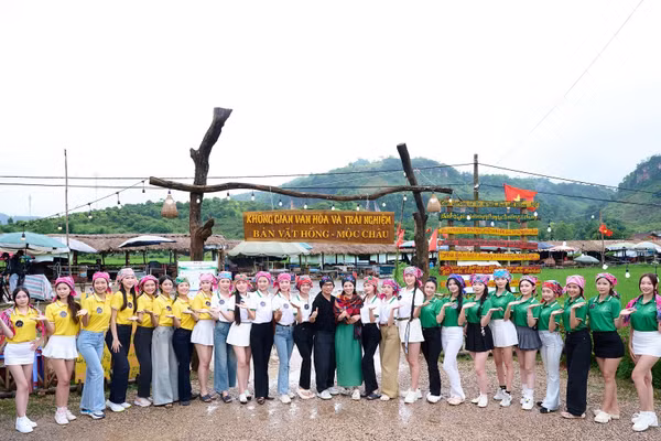 Vòng truyền hình thực tế mang đến cơ hội để các thí sinh khám phá cảnh sắc, văn hóa và kể những câu chuyện về Mộc Châu trên môi trường số. (Ảnh: TỐNG QUỐC BẰNG)