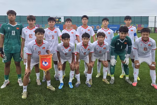 Các tuyển thủ U15 Việt Nam trước trận đấu. (Ảnh: VFF)