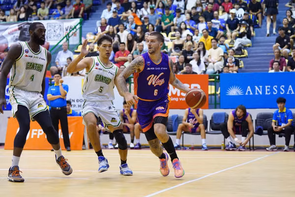 Dakota Zinser đạt phong độ cao giúp Ho Chi Minh City Wings chiếm thế thượng phong. (Ảnh: VBA)