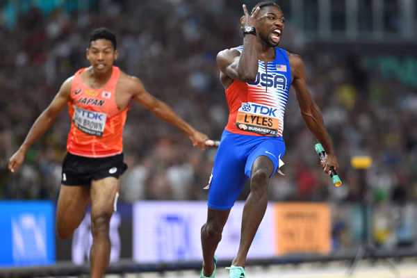 Noah Lyles (phải) quyết định kết thúc sớm mùa giải 2026 do chấn thương và sẽ không tham dự World Athletics Ultimate Championship. (Ảnh: World Athletics)