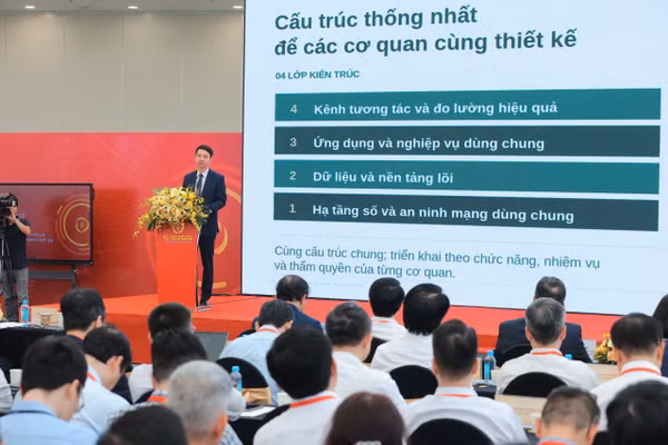 Giới thiệu Khung kiến trúc tổng thể quốc gia số tới các đại biểu tham dự sự kiện chào mừng Ngày Chuyển đổi số quốc gia năm 2026 do Bộ Khoa học và Công nghệ tổ chức. (Ảnh: Hà Linh)