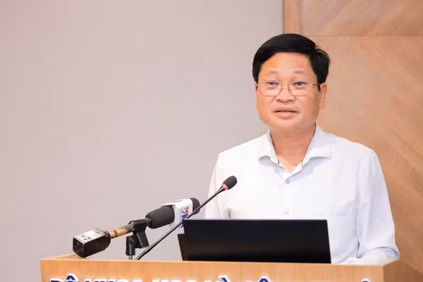 Ông Nguyễn Khắc Lịch, Cục trưởng Cục Công nghệ số và trí tuệ nhân tạo, công bố Giải thưởng tại cuộc họp báo định kỳ của Bộ Khoa học và Công nghệ. (Ảnh: HÀ LINH)