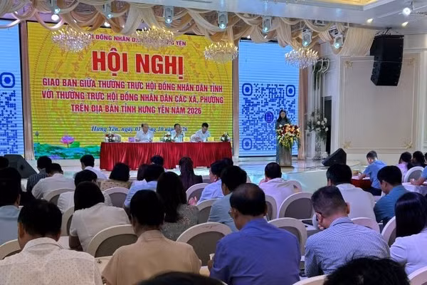 Hội nghị giao ban giữa Thường trực Hội đồng nhân dân tỉnh với Thường trực Hội đồng nhân dân 50 xã, phường khu vực phía bắc tỉnh Hưng Yên. (Ảnh Phạm Hà)