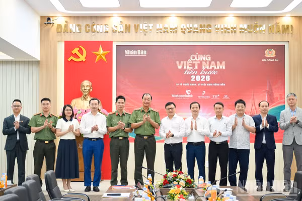 Các đại biểu tham dự chương trình. (Ảnh: THẾ ĐẠI)