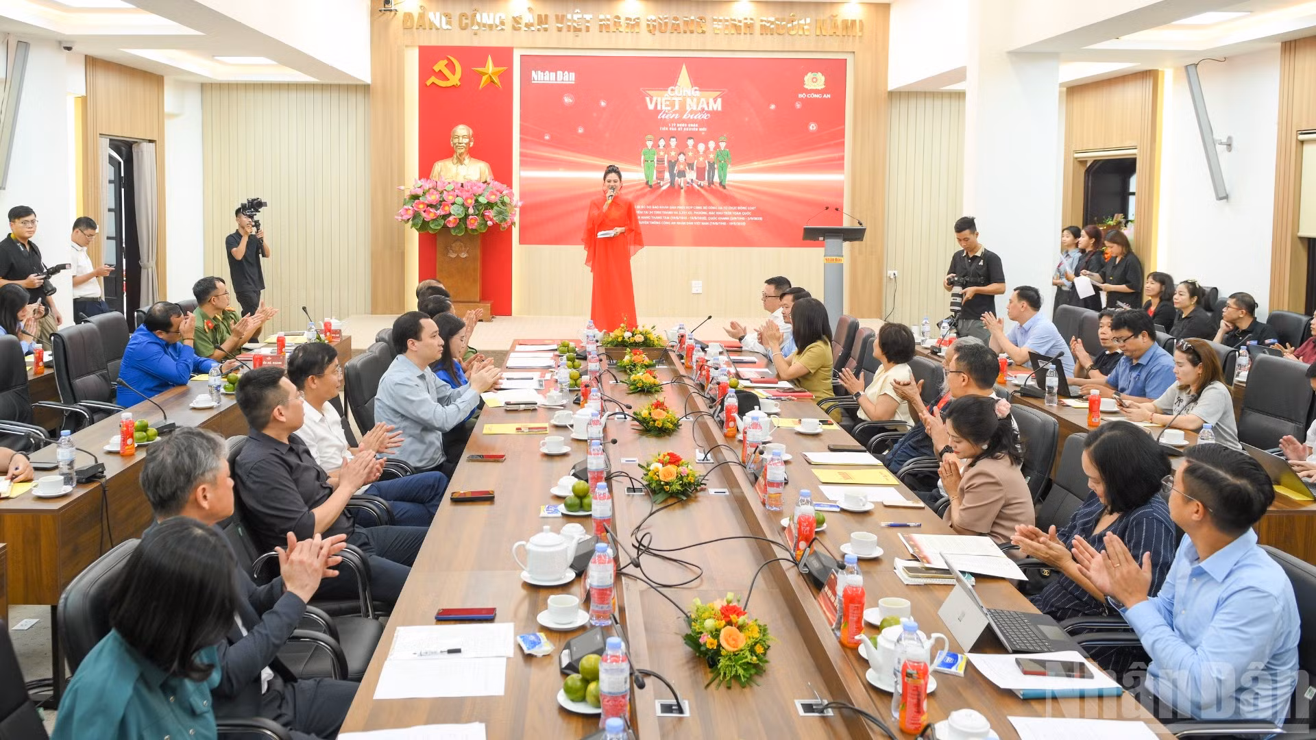 Toàn cảnh buổi họp báo công bố chương trình. (Ảnh: THẾ ĐẠI)