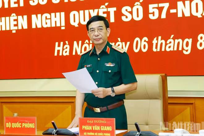 Đại tướng Phan Văn Giang, Ủy viên Bộ Chính trị, Phó Bí thư Quân ủy Trung ương, Phó Thủ tướng Chính phủ, Bộ trưởng Quốc phòng, Trưởng Ban Chỉ đạo chủ trì. (Ảnh: THẾ ĐẠI)