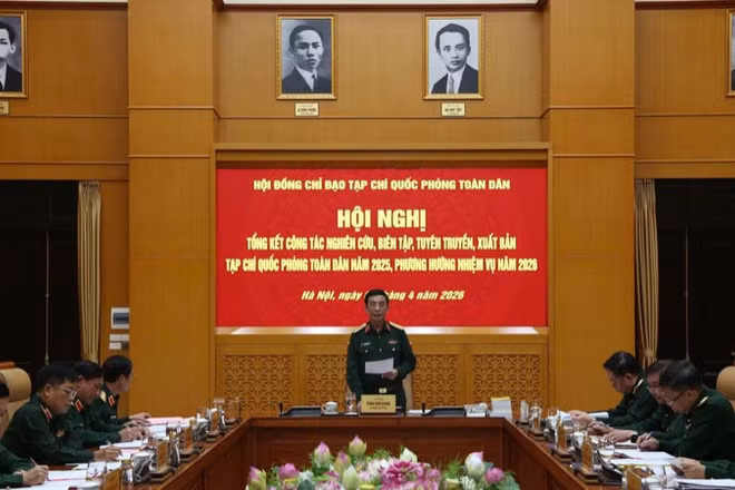 Đại tướng Phan Văn Giang, Ủy viên Bộ Chính trị, Phó Bí thư Quân ủy Trung ương, Bộ trưởng Quốc phòng, Chủ tịch Hội đồng Chỉ đạo Tạp chí Quốc phòng toàn dân chủ trì hội nghị.