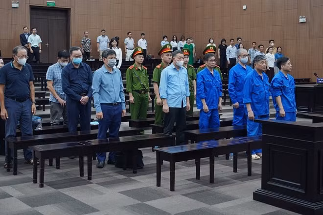 Các bị cáo tại phiên tòa.