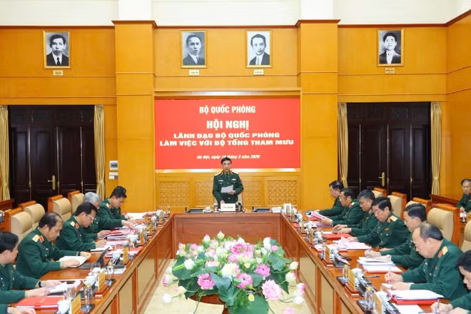 Đại tướng Phan Văn Giang, Ủy viên Bộ Chính trị, Phó Bí thư Quân ủy Trung ương, Bộ trưởng Quốc phòng chủ trì hội nghị.
