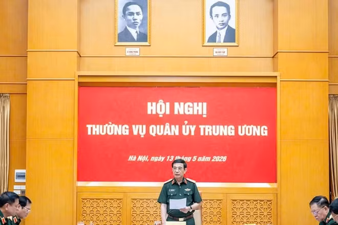Đại tướng Phan Văn Giang, Ủy viên Bộ Chính trị, Phó Bí thư Quân ủy Trung ương, Phó Thủ tướng Chính phủ, Bộ trưởng Quốc phòng chủ trì hội nghị.