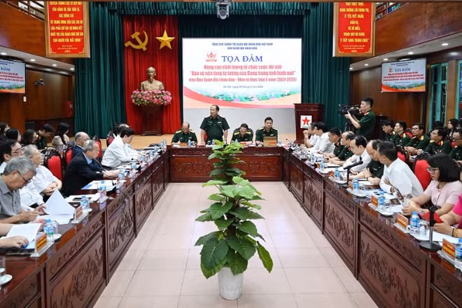 Tọa đàm "Nâng cao chất lượng cuộc thi viết 'Bảo vệ nền tảng tư tưởng của Đảng trong tình hình mới' - Nhìn từ thực tiễn 5 năm (2021-2025)”.