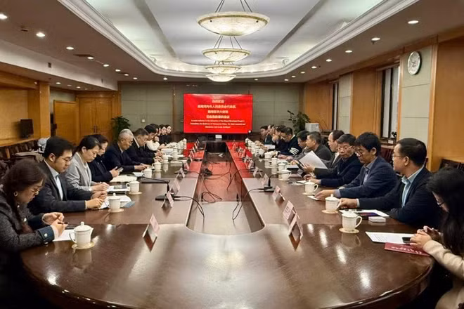 Đoàn công tác thành phố Hà Nội làm việc với Ban Quản lý Khu đô thị vệ tinh Thông Châu.