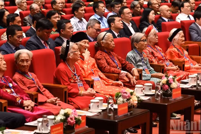 Các đại biểu Mẹ Việt Nam Anh hùng dự Hội nghị tri ân người có công với cách mạng toàn quốc năm 2026. (Ảnh: TRẦN HẢI)