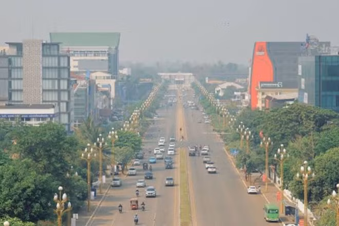 Nhiều địa phương của Lào ghi nhận chỉ số bụi mịn PM2.5 vượt chuẩn trong nhiều ngày, ảnh hưởng sức khỏe, đời sống của người dân. (Ảnh: DUY TOÀN)