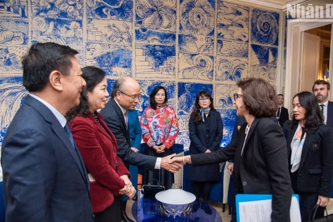 Bộ trưởng Văn hóa Pháp Rachida Dati và Tiến sĩ Ngô Phương Lan nhất trí về việc tăng cường hợp tác sản xuất phim hoạt hình như một ưu tiên mới. (Ảnh: KHẢI HOÀN)