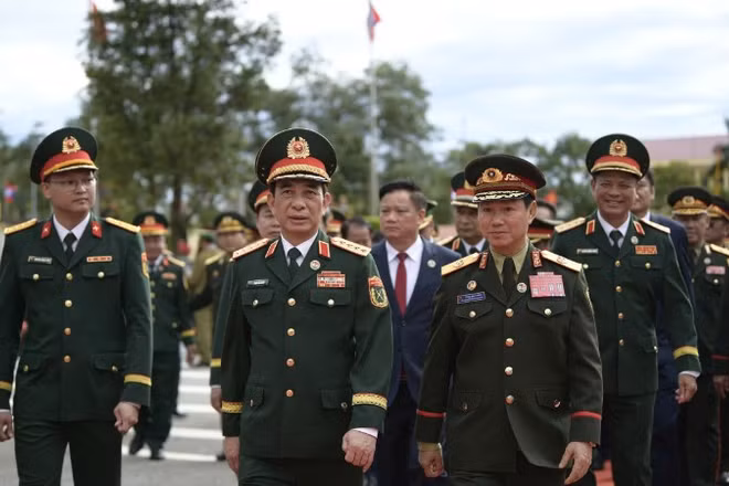 Đoàn đại biểu cấp cao Bộ Quốc phòng Việt Nam do Đại tướng Phan Văn Giang làm Trưởng đoàn sang Lào tham dự các hoạt động trong khuôn khổ Chương trình Giao lưu.