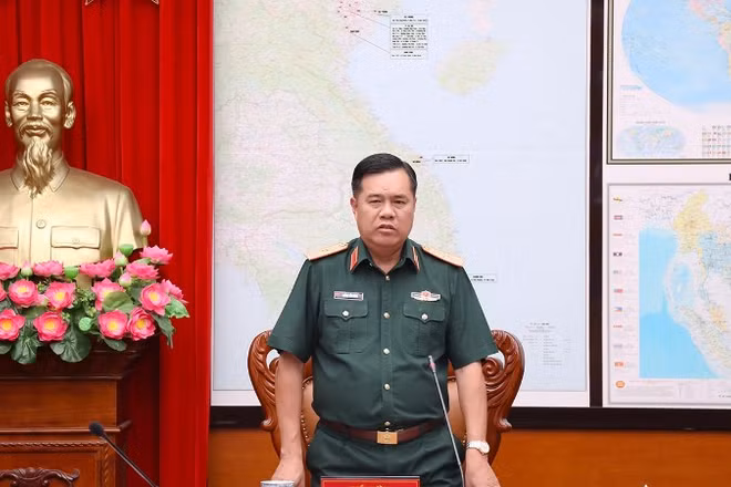 Thiếu tướng Huỳnh Tấn Hùng, Phó Chủ nhiệm Tổng cục Hậu cần-Kỹ thuật, phát biểu chỉ đạo tại buổi làm việc.