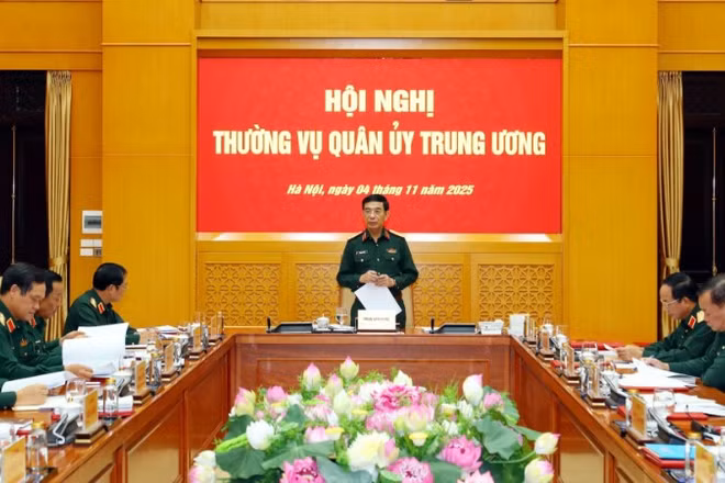 Đại tướng Phan Văn Giang chủ trì hội nghị Thường vụ Quân ủy Trung ương.