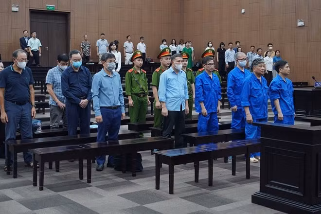 Các bị cáo tại phiên tòa sơ thẩm.