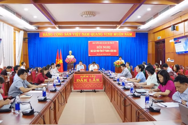 Quang cảnh hội nghị.
