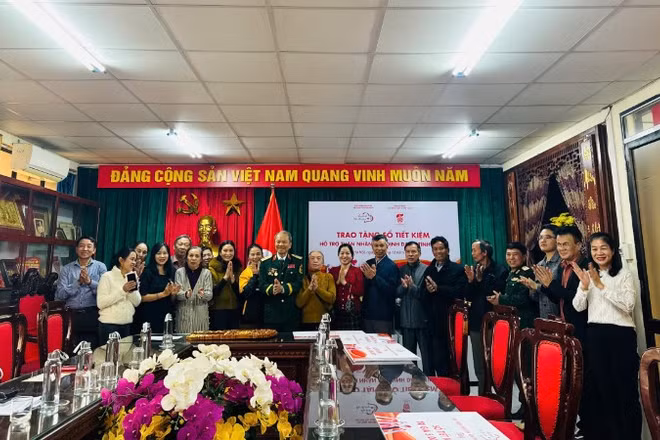 Ban Tổ chức chúc mừng các gia đình liệt sĩ đã hoàn thành tâm nguyện đưa các liệt sĩ trở về.