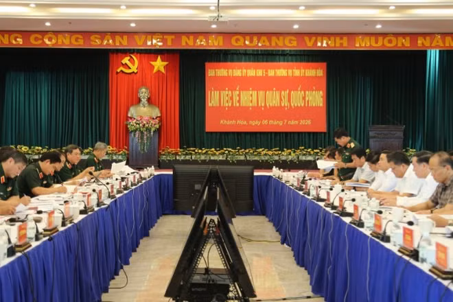 Quang cảnh buổi làm việc.