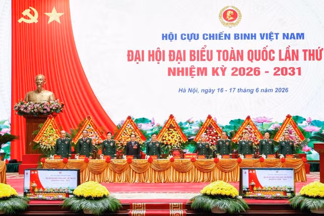  Đoàn Chủ tịch điều hành Đại hội.