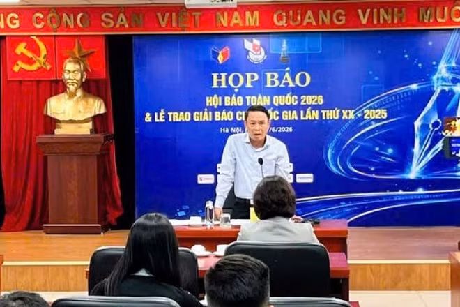 Quang cảnh họp báo.