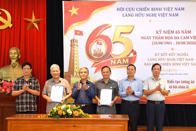 Làng Hữu nghị Việt Nam tổ chức Lễ kỷ niệm 65 năm Ngày Thảm họa da cam Việt Nam (10/8/1961-10/8/2026) và ký kết nghĩa với Báo Cựu chiến binh Việt Nam. (Ảnh: HOÀNG LINH)