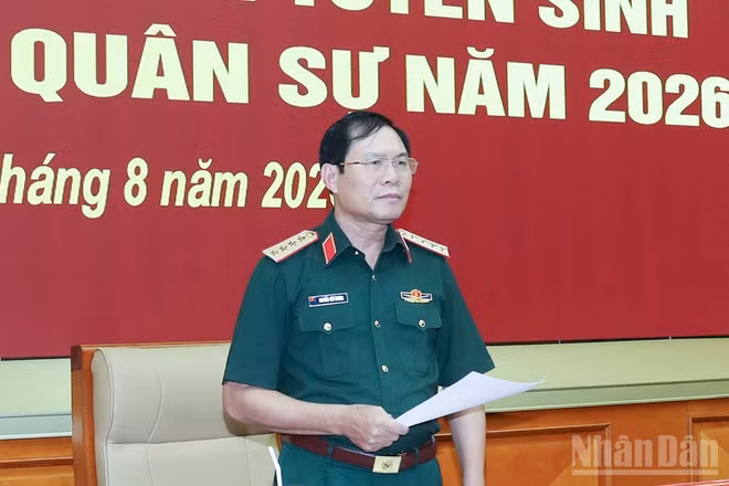 Đại tướng Nguyễn Tân Cương phát biểu kết luận hội nghị.