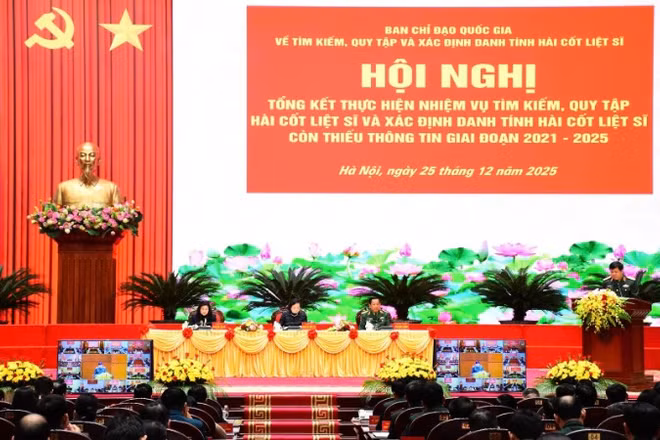Toàn cảnh Hội nghị tổng kết thực hiện nhiệm vụ tìm kiếm, quy tập hài cốt liệt sĩ và xác định danh tính hài cốt liệt sĩ còn thiếu thông tin giai đoạn 2021-2025.