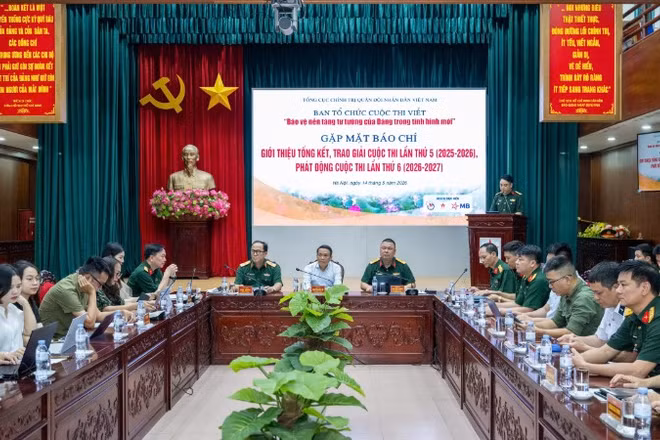  Quang cảnh buổi gặp mặt báo chí.