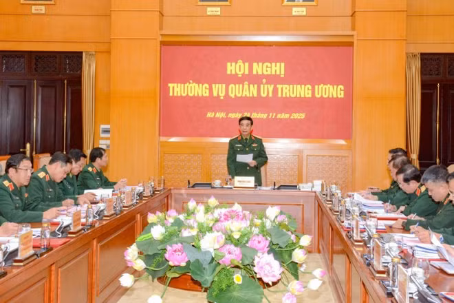 Đại tướng Phan Văn Giang, Ủy viên Bộ Chính trị, Phó Bí thư Quân ủy Trung ương, Bộ trưởng Quốc phòng phát biểu chỉ đạo tại hội nghị.