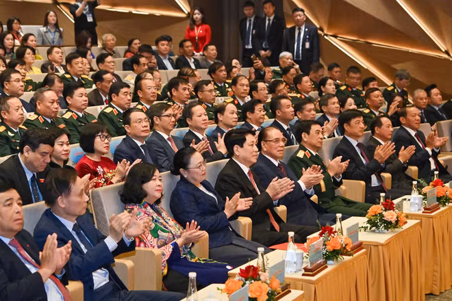 Chủ tịch nước Lương Cường và các đại biểu tham dự buổi lễ. (Ảnh: Thủy Nguyên)
