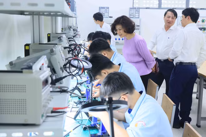 Xưởng thực hành điện tử bán dẫn Trường cao đẳngCcơ giới và Thủy lợi (Ảnh: NGỌC CHÂU) 