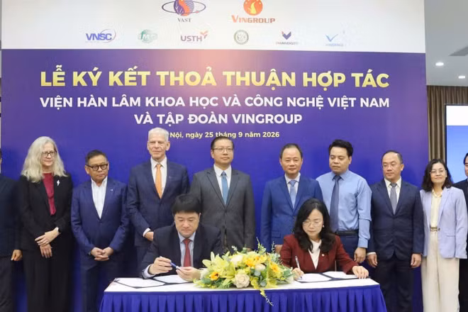Viện Hàn lâm Khoa học và Công nghệ Việt Nam và Tập đoàn Vingroup ký kết hợp tác. (Ảnh: Giang Sơn)