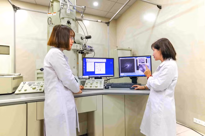 Hoạt động nghiên cứu khoa học tại Viện Hàn lâm Khoa học và Công nghệ Việt Nam. (Ảnh: VÂN NGA)
