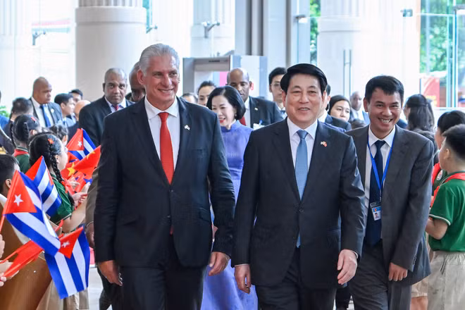 Chủ tịch nước Lương Cường và Bí thư Thứ nhất Trung ương Đảng Cộng sản Cuba, Chủ tịch nước Cuba Miguel Diaz Canel Bermudez tới dự buổi lễ (ảnh Thủy Nguyên)