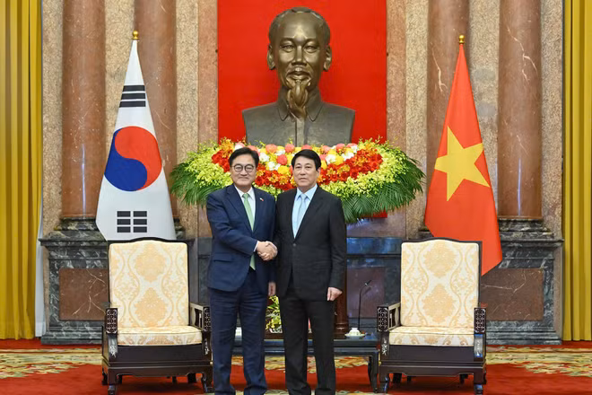 Chủ tịch nước Lương Cường hội kiến Chủ tịch Quốc hội Hàn Quốc Woo Won Shik. (Ảnh: Thủy Nguyên)