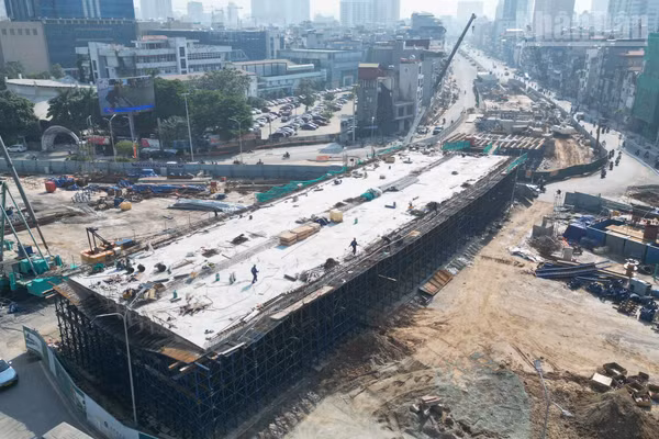 [Ảnh] Hai cầu vượt trên Vành đai 1 bước vào giai đoạn thi công kết cấu dầm