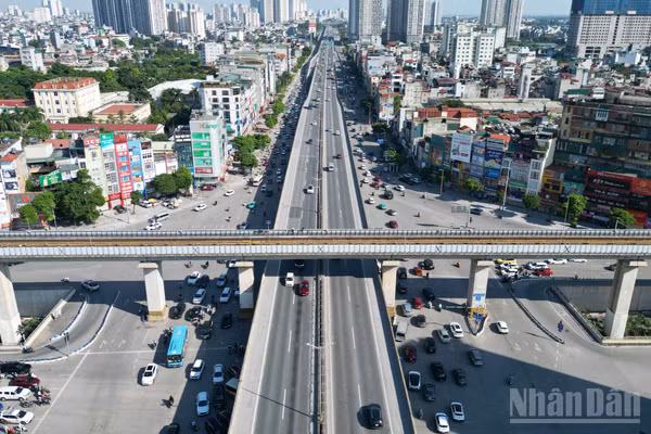 [Ảnh] Dòng người lỉnh kỉnh đồ đạc trở lại Hà Nội sau kỳ nghỉ 2/9