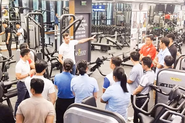 Chuyên gia của EVO Việt Nam hướng dẫn việc huấn luyện thể thao, sơ cứu và hồi phục chấn thương.